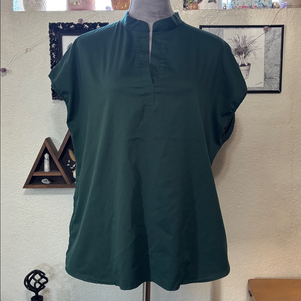 NiaaHinn hunter green shirt sleeve scrubs top